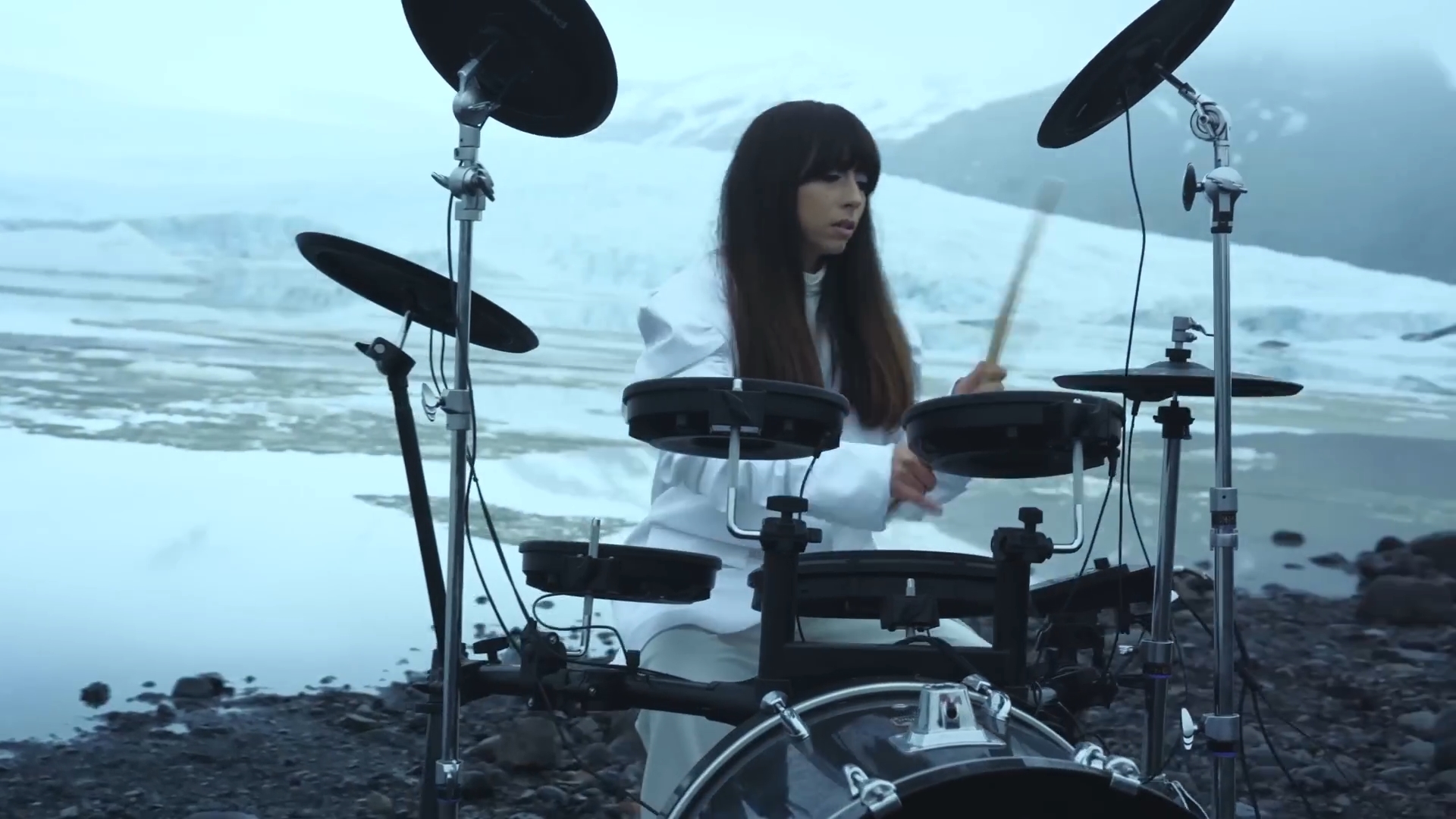 Giolì & Assia - Playing Chess (plus Prelude) смотреть онлайн