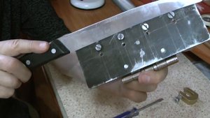 Устройство для точения и выведения спусков ножей