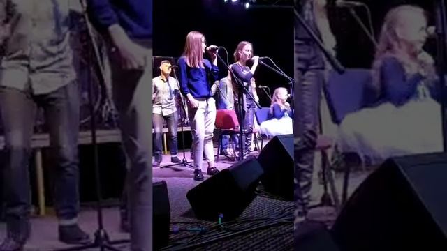 Пусть звуки колонки услышат все... Волшебные тайны... Волшебные звуки.. смотреть онлайн