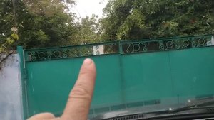 Избавляемся от жирных пятен на лобовом стекле