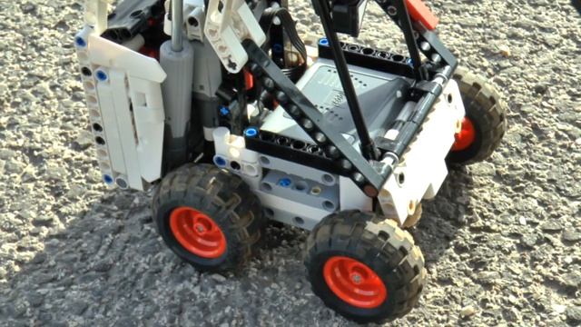 Lego Bobcat s175 смотреть онлайн