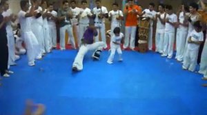 A.d. Capoeira pe no chao mexico graduado bambu