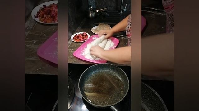 37с. Мамулечка готовит дома. Винегрет на вечер и беляши?. 26.09.2022 г. смотреть онлайн