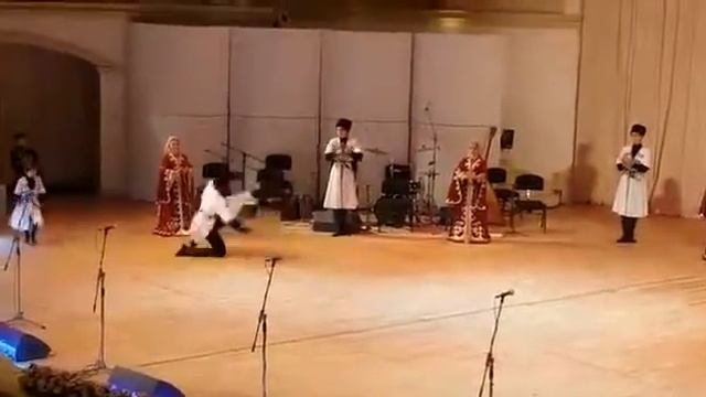 Чеченский молодежный танец