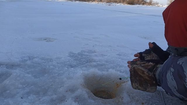 Обзор зимней удочки Кабанчик за 97 рублей смотреть онлайн