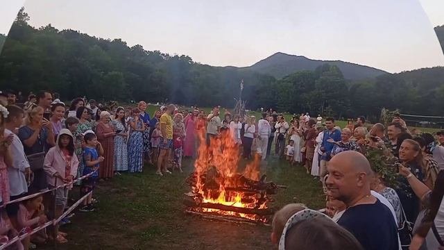 Прыжки через костёр на Купалу