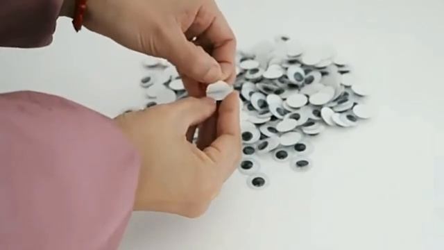 Самоклеющиеся глаза разных размеров набор. Декоративные глазки для поделок 700 шт./уп смотреть онлайн