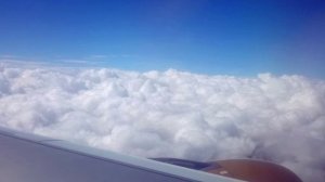 Вид из летящего самолета. Облака синее небо. Футаж