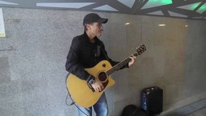 Песня "Боже, какой пустяк" исполняет Александр Сочинский.