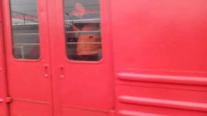 Электропоезд эт2м-137 Сообщением Шапки Санкт-Петербург Прибывает на станции Тосно