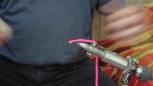 Мушка Швабра синель на ленка, хариуса, пеструшку, симу, красноперку Малиновая УФ Фукси