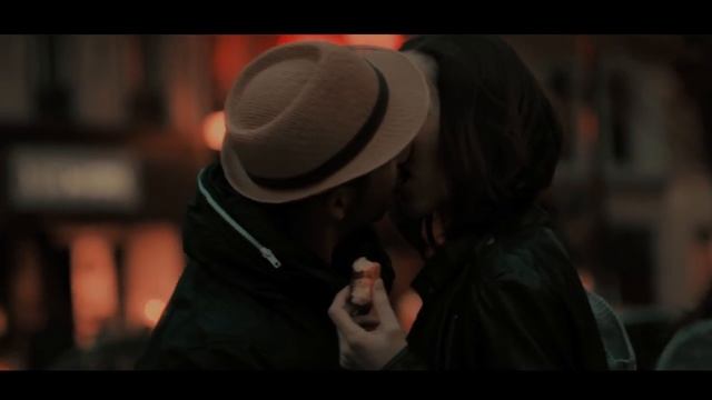 ГРУППА ПИЦЦА - Париж (Официальное видео).mp4 смотреть онлайн