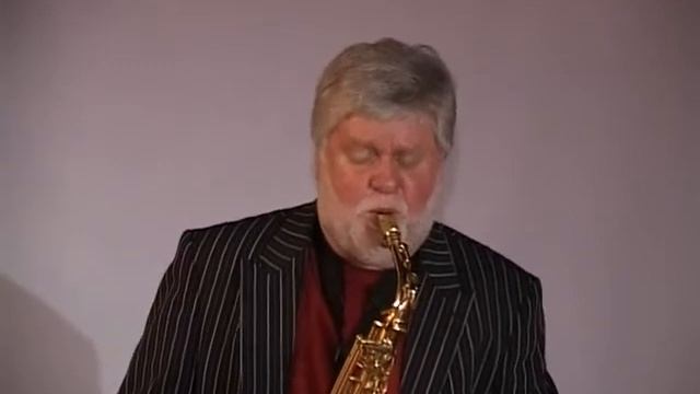 Олег Шеременко исполняет Litlle flower на саксофоне
