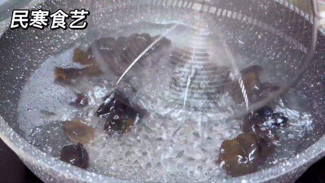 包菜和雞蛋是絕配，教你一個從沒吃過的做法，皮薄餡大，滿嘴留香，【民寒食藝】，#包菜雞蛋料理，#包菜雞蛋食譜，#包菜雞蛋餅的做法，#包菜雞蛋餅這樣做好吃，cabbage eggs Pancake