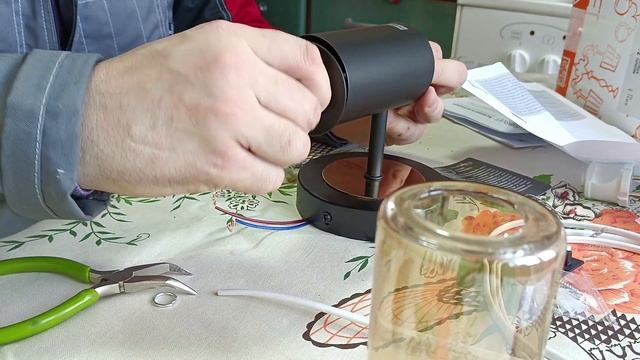Сборка и крепление настенного, навесного светильника