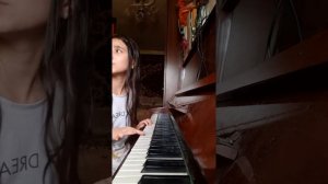 Песня "Луна не знает пути" игрвю на пианино сама