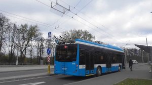 Троллейбусы ЗиУ-9 №310 и PTS-12 “VinLine” №046. Аграрный университет. Винница. 7.11.2020. FHD.