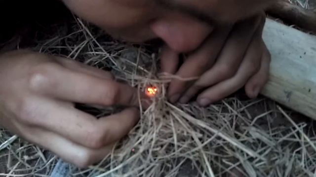 Как развести огонь? Без зажигалок,спичек и тому подобному. смотреть онлайн