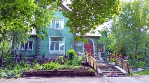 Магнитогорск, улица Щорса, посёлок Берёзки, Американские коттеджи, развалины клуба (25.07.2021)