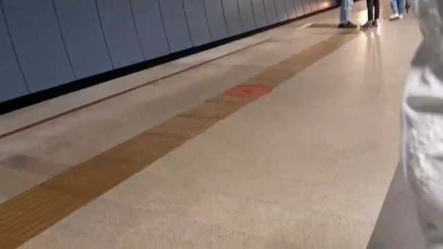 Казанское метро. Поезд 81-553.3 Казань (казанский номерной) на конечной станции Авиастроительная смотреть онлайн