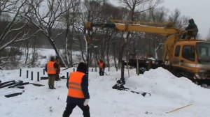 Закручивание сваи под каркасный дом