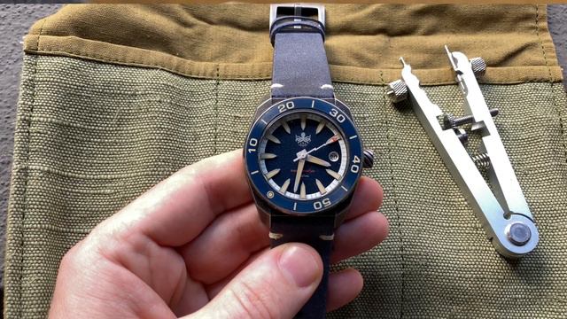 The Quirkiest Dive Watch Money Can Buy? - NEW Phoibos Proteus 300M смотреть онлайн