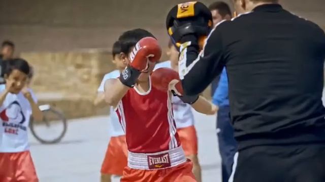 ИСРОИЛ МАДРИМОВ БОКСЁР УЗБЕКСКИЙ ОРЁЛ! смотреть онлайн