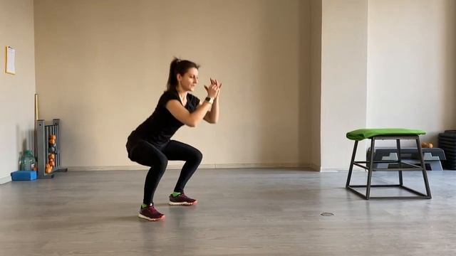 Упражнение №2. Работаем над мобильностью тазобедренных суставов. Тренировка с Анной Успенской. смотреть онлайн