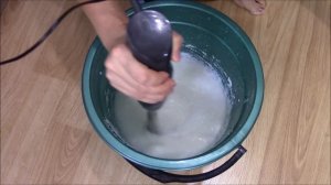 Универсальный гель из щелочи и масла для стирки, для мытья посуды и других поверхностей.