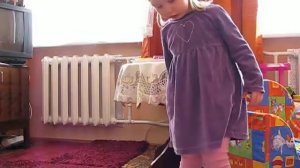 ель растет перед дворцом... (2013.04.06 -Arisha - pochti 3 goda)