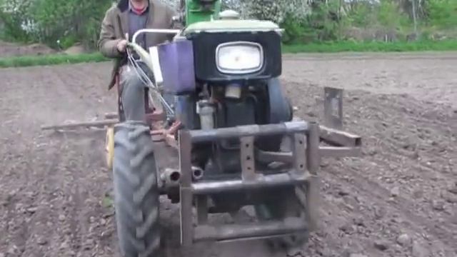 Довсходовое боронование картофеля: мотоблок ЗУБР + адаптер + бороны смотреть онлайн