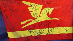 В Музей боевой славы передали флаг Златоуста с подписями бойцов СВО