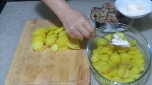 ЗАПЕКАНКА ИЗ СКУМБРИИ С КАРТОШКОЙ.