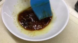 Заправка к Салату . Соевый соус оливковое масло чеснок и сок лайма