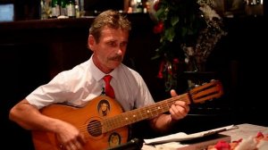 Папа поёт на свадьбе дочери