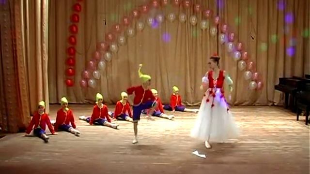 Танец "Белоснежка и семь гномов".avi смотреть онлайн