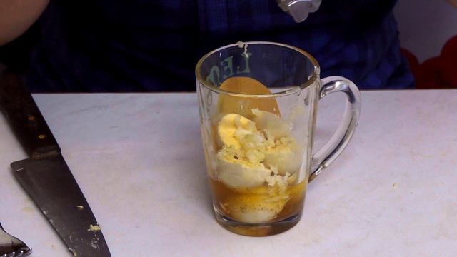 Бутерброды со шпротами - закуска на стол простой рецепт! смотреть онлайн