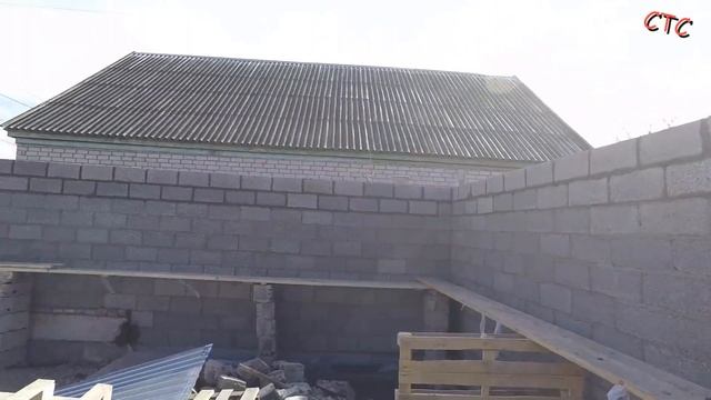 Огромный гараж из керамзитного блока с двумя воротами для двух автомобилей (апрель 2019)
