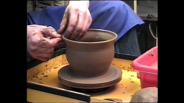 Изготовление сосудов из глины на гончарном круге