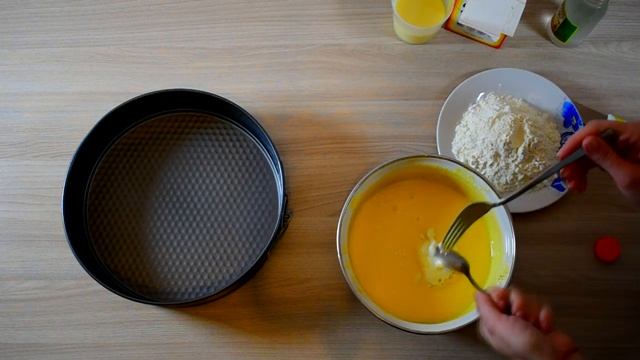 ПИРОГ ИЗ МАЙОНЕЗА И СГУЩЕНКИ/ ГОТОВИМ С НАМИ/ СЛАДКОЕ С СОЛЁНЫМ