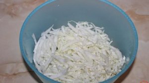 Салат из пекинской капусты с кукурузой колбасой и сыром