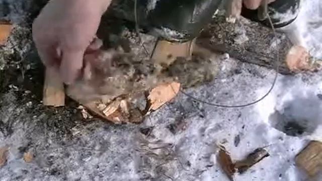 Добываем огонь от проволоки метод трения смотреть онлайн