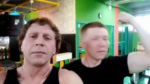 Павел Духонин  и  Дмитрий Мальцев-Тюмень . Димас целует бицуху на камеру!