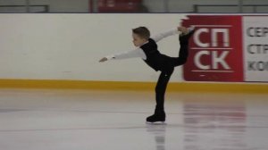 Юный фигурист Абалмазов Эдуард первое выступление на соревновании по фигурному катанию