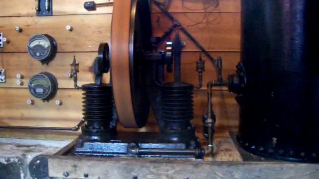 Antique Air Compressor on Line Shaft смотреть онлайн