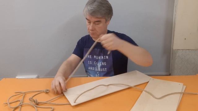 Простой подвесной стеллаж своими руками из фанеры