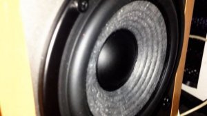 Edifier R1280DB Bass Test