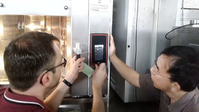 Memanggang croissant kue kering dengan oven convection Eurofours, France. Info. 0895.3222.92356 смотреть онлайн