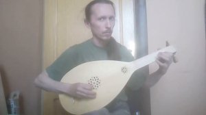 Средневековая лютня о 4 парах струн.