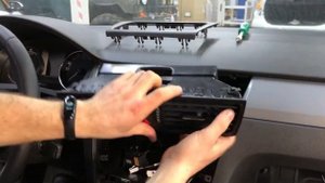 SKODA RAPID - Яндекс Авто установка